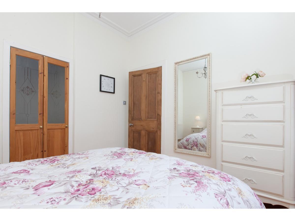Homely Tenement For 2 Near Botanic Gardens Edinburgh Bagian luar foto